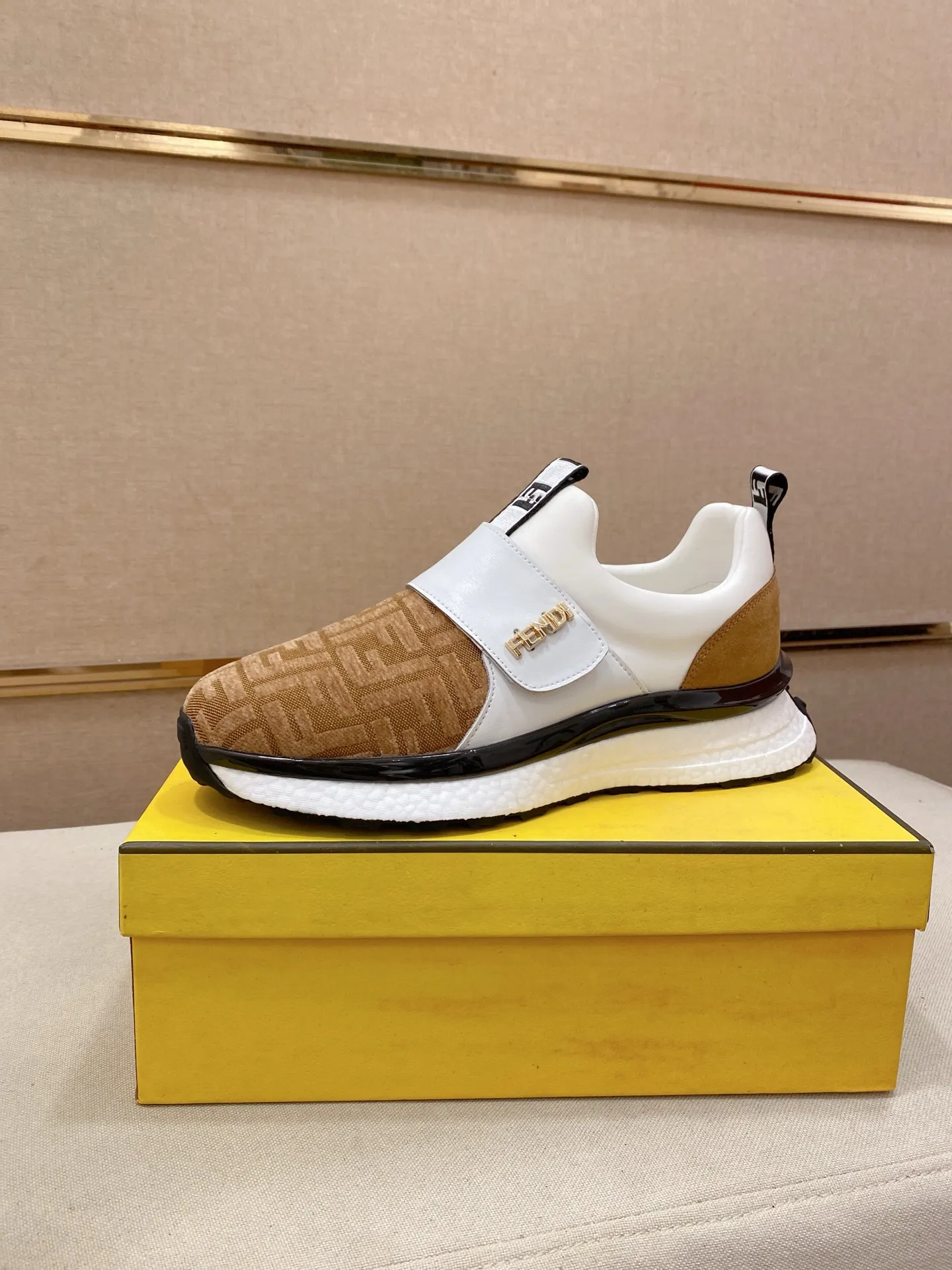 Men's shoes 💰 462💰 (fendi) New high-top 👊🏻 upper 🇮🇹 imported cowhide fabric 🇩🇪 lining imported breathable mesh lining. The original outsole is molded to highlight the identity of every man, and the upper foot is elegant and stable🚶🏻🚶🏻The high-end custom counters reproduce the original version📯No matter the wind or rain, the shoe last remains unchanged and can withstand the verification of time🔍️,🔵 Size: 38-44